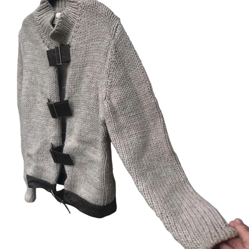 Kenji Hand Knit Beige Sweater with Leather Detailed Buckles size XL - Picture 5 of 8